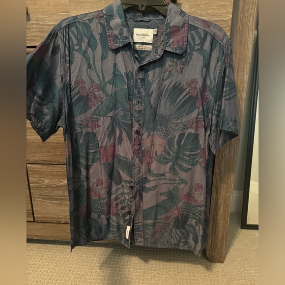 Men’s lightweight floral short sleeve button up- size medium - Picture 1 of 5